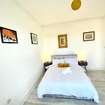 Cozy 1 Bedroom Tenement Flat